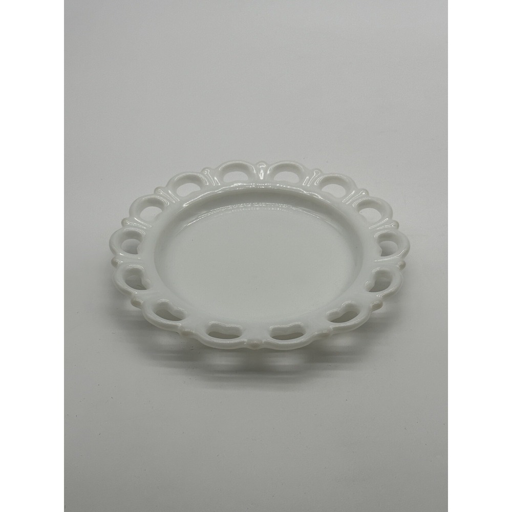 1 Vintage ANCHOR‎ HOCKING Scalloped Lace Edge MILK GLASS Old Colony 8" PLATE